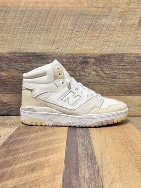 New Balance 650R Cream White Mid Top Athletic Sneakers Size 7.5 Men / 9 Women